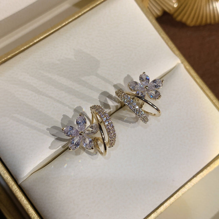 Siv – Blomsterøreringe med Skinnende Detalje